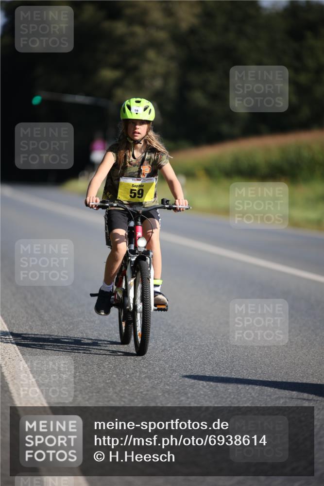 01.09.2024 - 17. Tribühne Triathlon H.Heesch http://msf.ph/oto/6938614 01.09.2024 10:05:27 Radfahren 59 meine-sportfotos.de