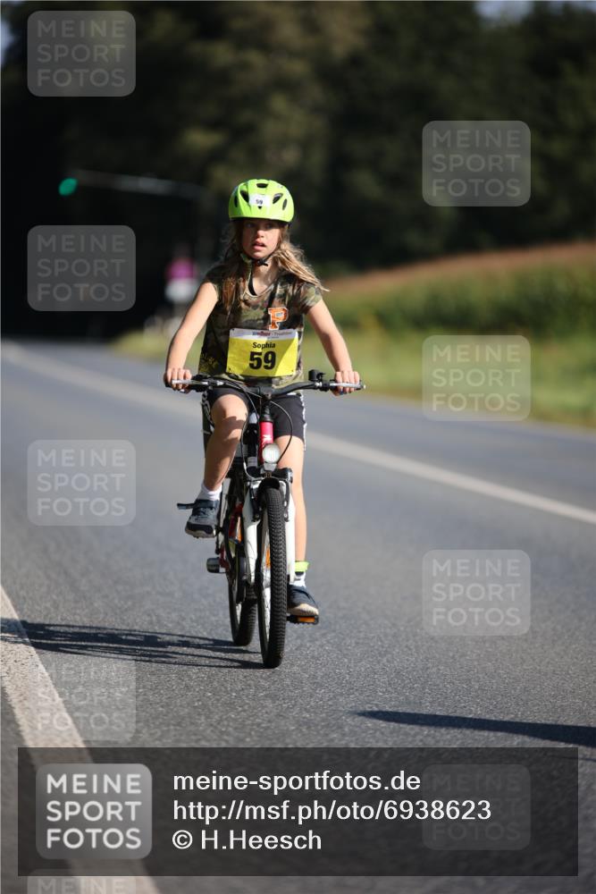 01.09.2024 - 17. Tribühne Triathlon H.Heesch http://msf.ph/oto/6938623 01.09.2024 10:05:27 Radfahren 59 meine-sportfotos.de