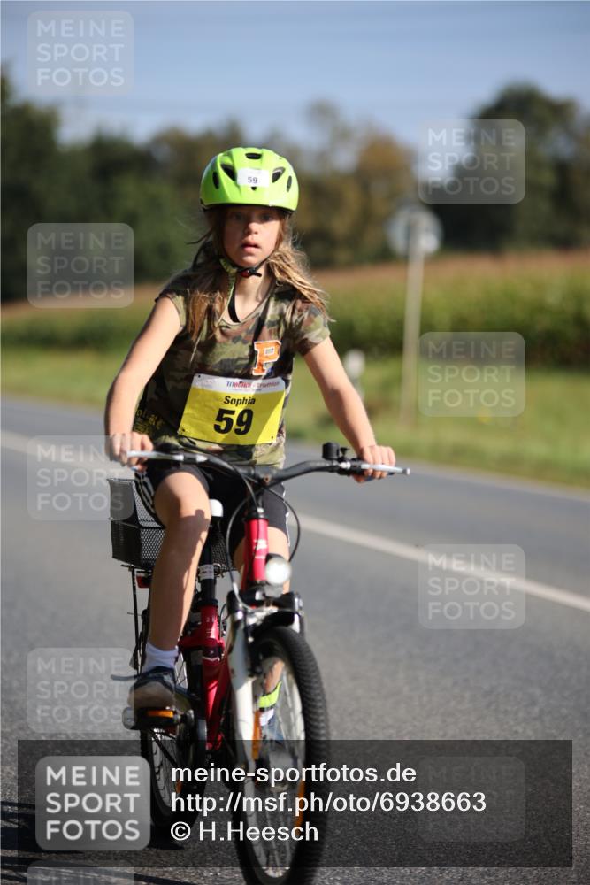01.09.2024 - 17. Tribühne Triathlon H.Heesch http://msf.ph/oto/6938663 01.09.2024 10:05:29 Radfahren 59 meine-sportfotos.de