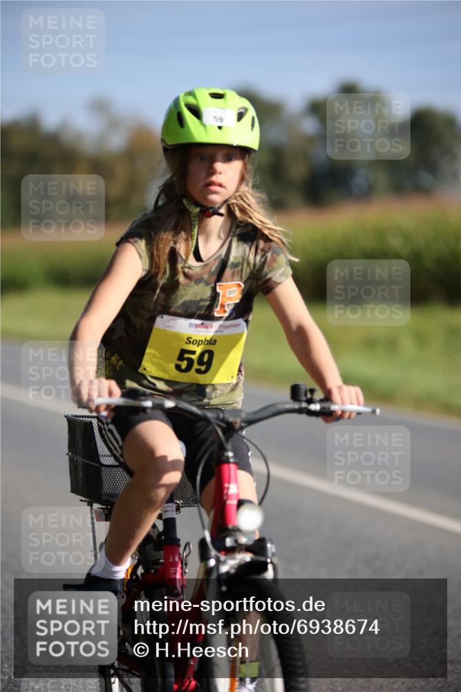 01.09.2024 - 17. Tribühne Triathlon H.Heesch http://msf.ph/oto/6938674 01.09.2024 10:05:29 Radfahren 59 meine-sportfotos.de