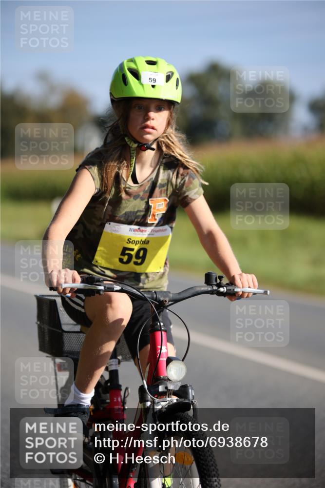 01.09.2024 - 17. Tribühne Triathlon H.Heesch http://msf.ph/oto/6938678 01.09.2024 10:05:29 Radfahren 59 meine-sportfotos.de