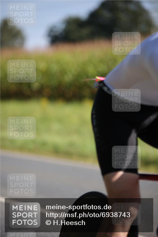 01.09.2024 - 17. Tribühne Triathlon H.Heesch http://msf.ph/oto/6938743 01.09.2024 10:23:55 Radfahren 1075 meine-sportfotos.de