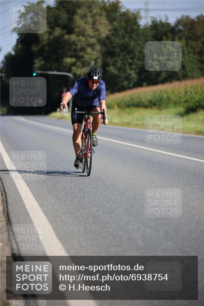 01.09.2024 - 17. Tribühne Triathlon H.Heesch http://msf.ph/oto/6938754 01.09.2024 10:26:04 Radfahren 1077 meine-sportfotos.de