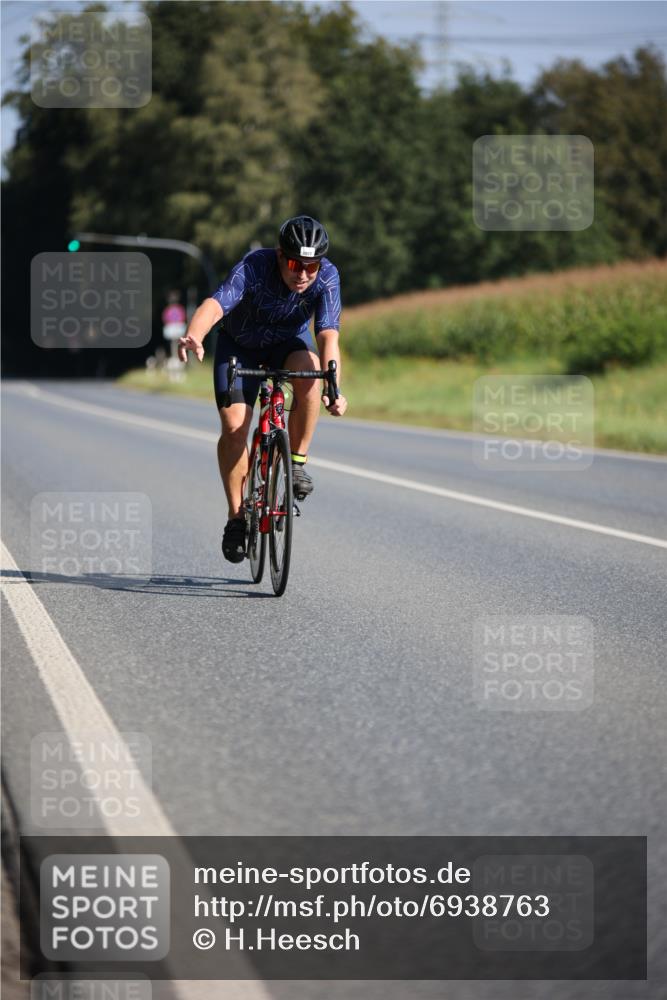 01.09.2024 - 17. Tribühne Triathlon H.Heesch http://msf.ph/oto/6938763 01.09.2024 10:26:04 Radfahren 1077 meine-sportfotos.de