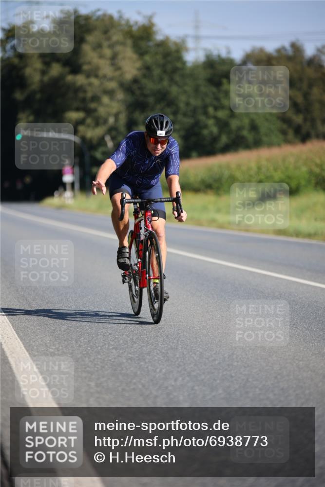 01.09.2024 - 17. Tribühne Triathlon H.Heesch http://msf.ph/oto/6938773 01.09.2024 10:26:04 Radfahren 1077 meine-sportfotos.de