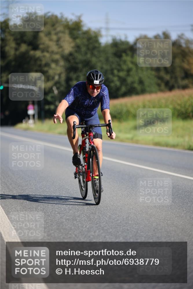 01.09.2024 - 17. Tribühne Triathlon H.Heesch http://msf.ph/oto/6938779 01.09.2024 10:26:05 Radfahren 1077 meine-sportfotos.de