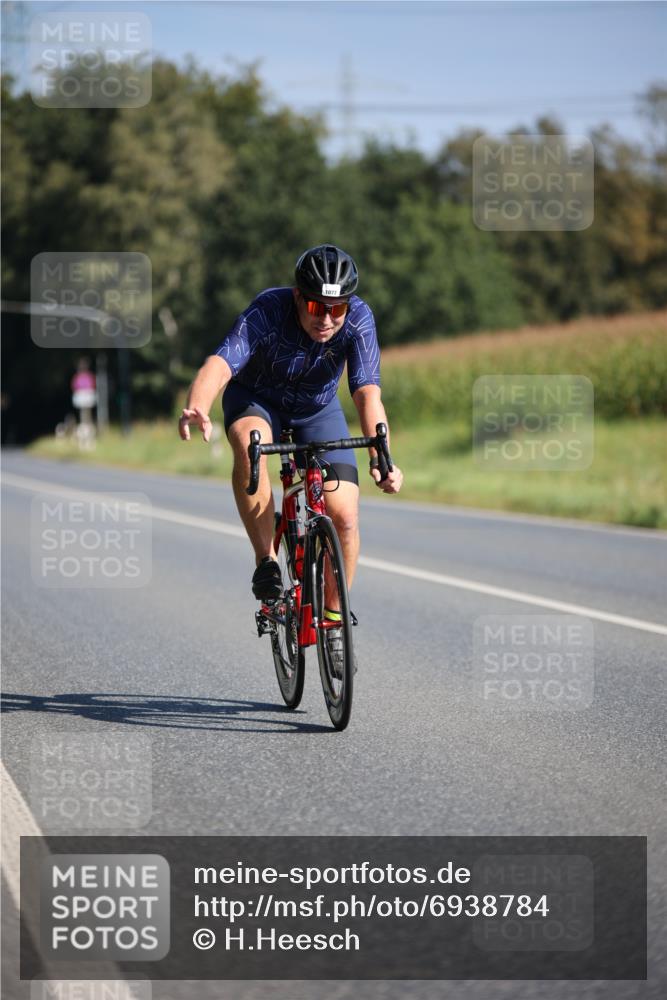01.09.2024 - 17. Tribühne Triathlon H.Heesch http://msf.ph/oto/6938784 01.09.2024 10:26:05 Radfahren 1077 meine-sportfotos.de