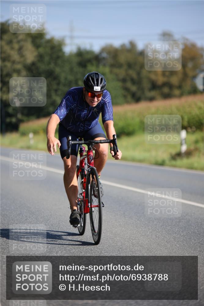 01.09.2024 - 17. Tribühne Triathlon H.Heesch http://msf.ph/oto/6938788 01.09.2024 10:26:05 Radfahren 1077 meine-sportfotos.de