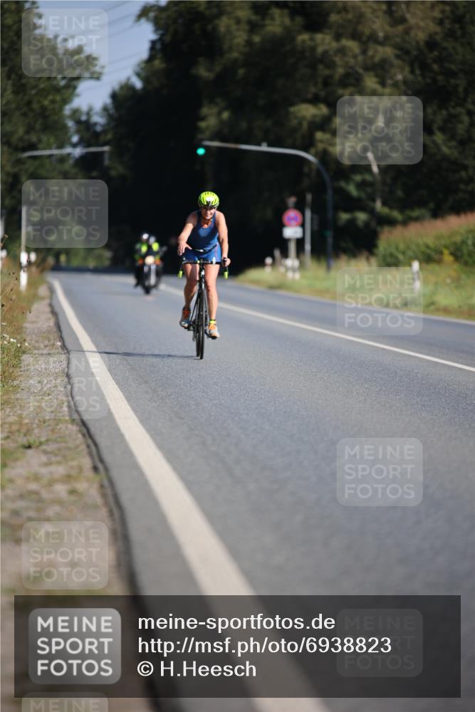 01.09.2024 - 17. Tribühne Triathlon H.Heesch http://msf.ph/oto/6938823 01.09.2024 10:26:42 Radfahren 146 meine-sportfotos.de