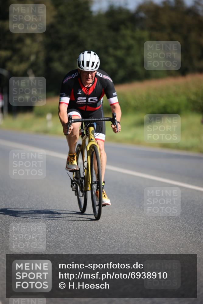 01.09.2024 - 17. Tribühne Triathlon H.Heesch http://msf.ph/oto/6938910 01.09.2024 10:28:27 Radfahren 143 meine-sportfotos.de