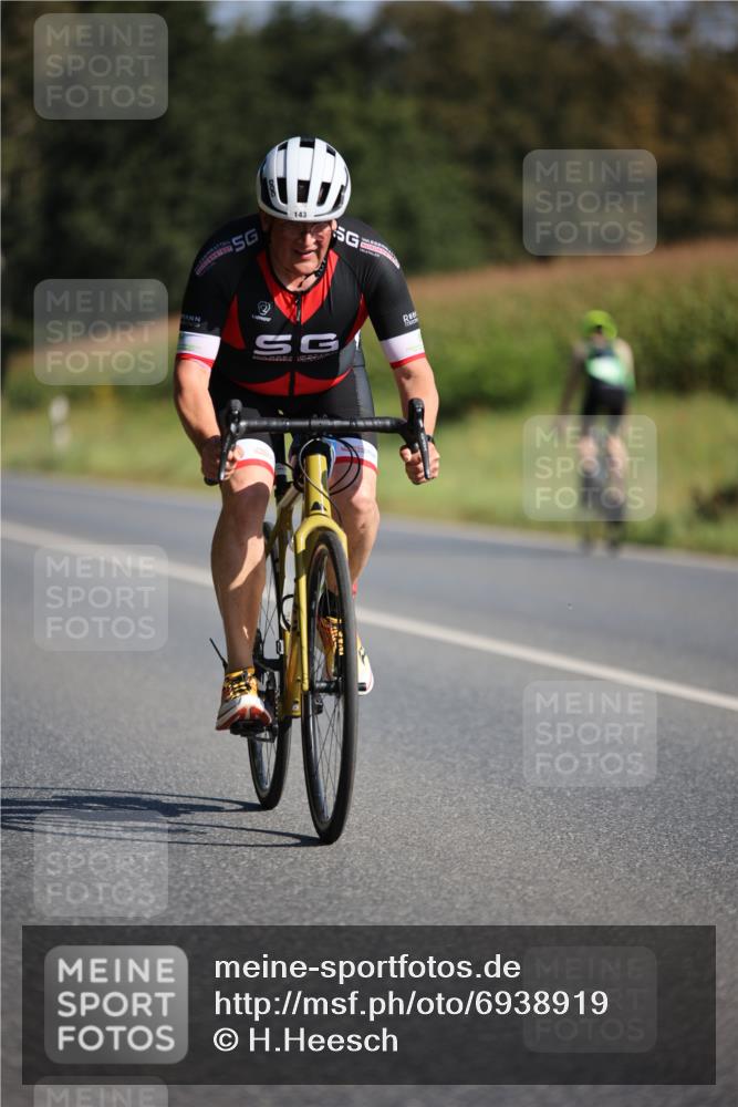01.09.2024 - 17. Tribühne Triathlon H.Heesch http://msf.ph/oto/6938919 01.09.2024 10:28:27 Radfahren 143 meine-sportfotos.de