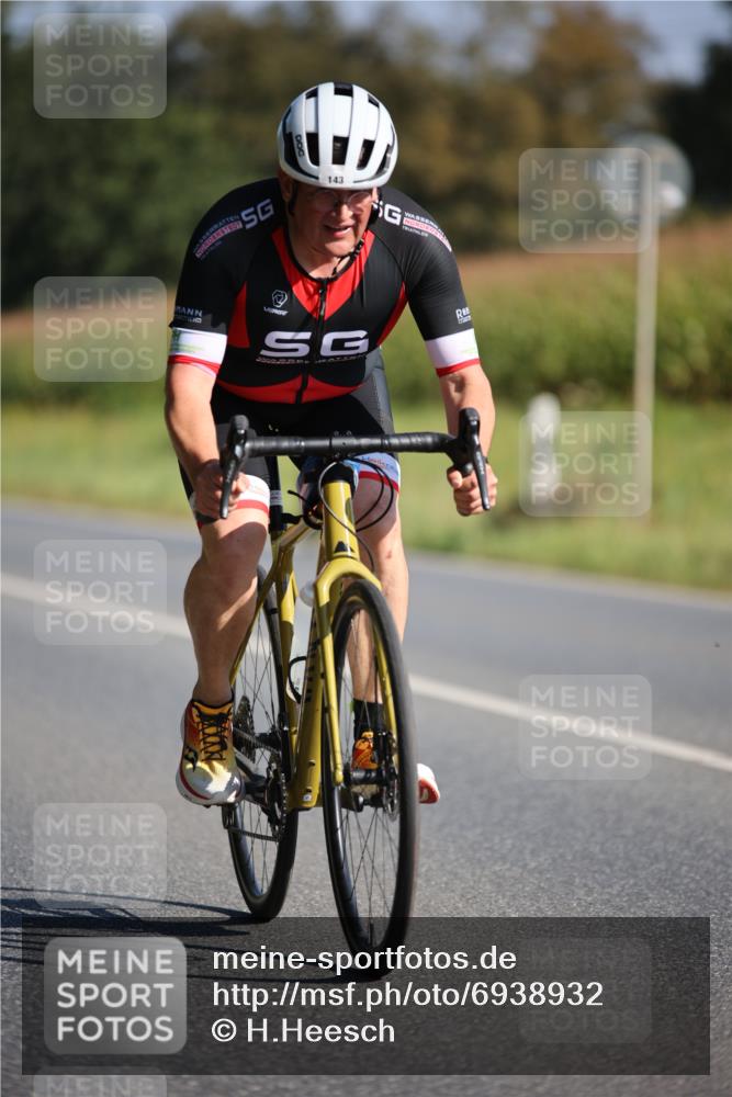 01.09.2024 - 17. Tribühne Triathlon H.Heesch http://msf.ph/oto/6938932 01.09.2024 10:28:28 Radfahren 143 meine-sportfotos.de