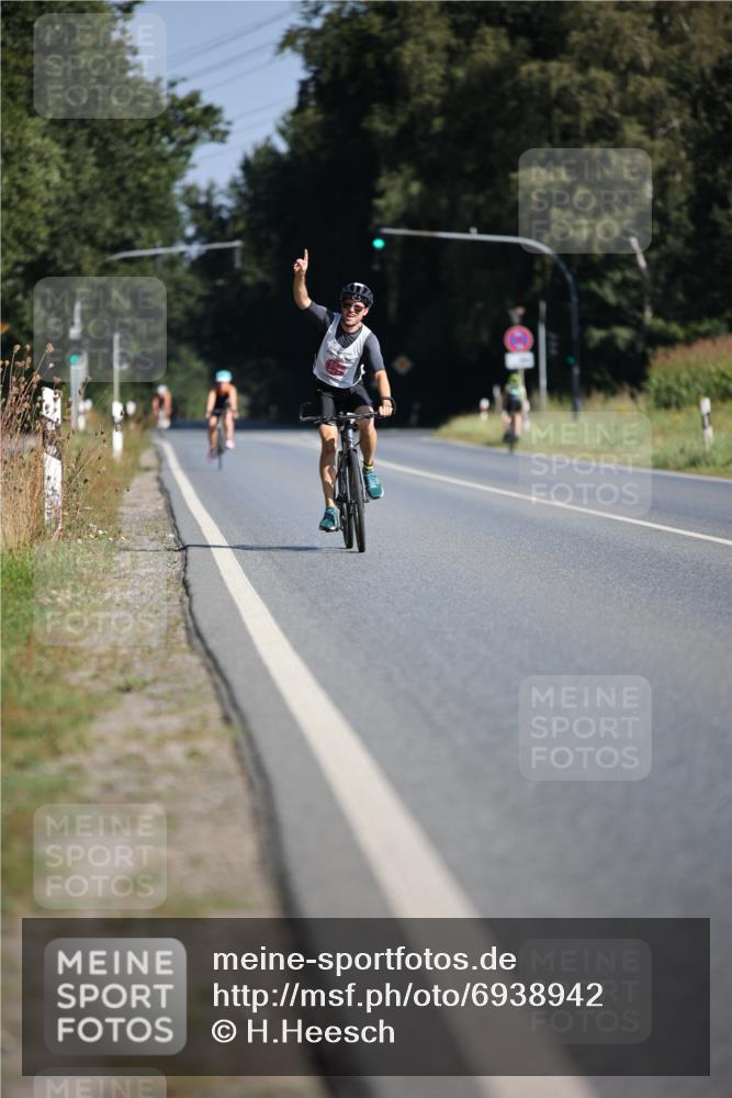 01.09.2024 - 17. Tribühne Triathlon H.Heesch http://msf.ph/oto/6938942 01.09.2024 10:28:36 Radfahren 153, 156, 256 meine-sportfotos.de