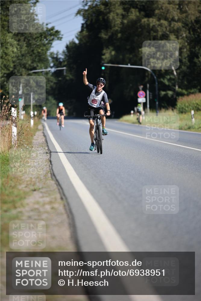 01.09.2024 - 17. Tribühne Triathlon H.Heesch http://msf.ph/oto/6938951 01.09.2024 10:28:36 Radfahren 153, 156, 256 meine-sportfotos.de