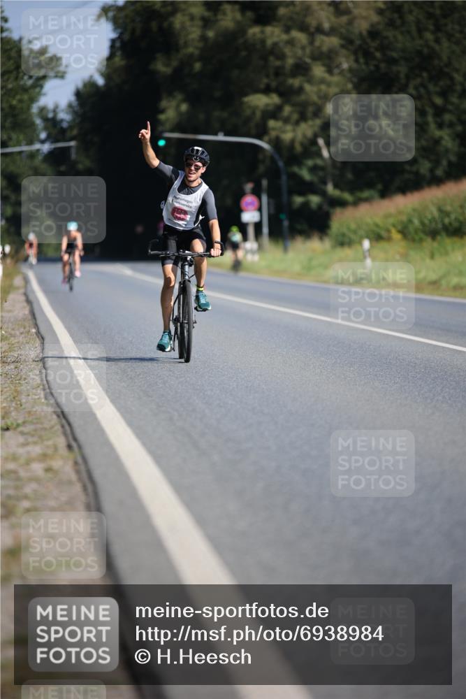 01.09.2024 - 17. Tribühne Triathlon H.Heesch http://msf.ph/oto/6938984 01.09.2024 10:28:37 Radfahren 153, 156, 256 meine-sportfotos.de