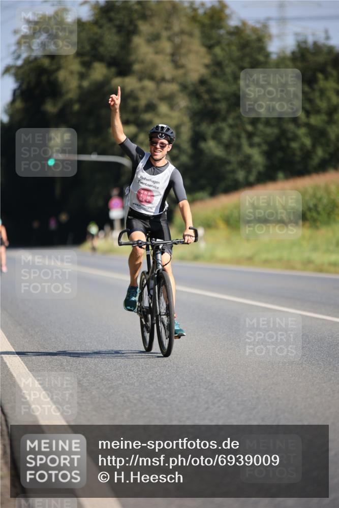 01.09.2024 - 17. Tribühne Triathlon H.Heesch http://msf.ph/oto/6939009 01.09.2024 10:28:38 Radfahren 153, 156, 256 meine-sportfotos.de