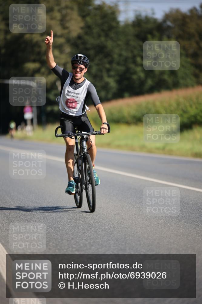 01.09.2024 - 17. Tribühne Triathlon H.Heesch http://msf.ph/oto/6939026 01.09.2024 10:28:38 Radfahren 153, 156, 256 meine-sportfotos.de