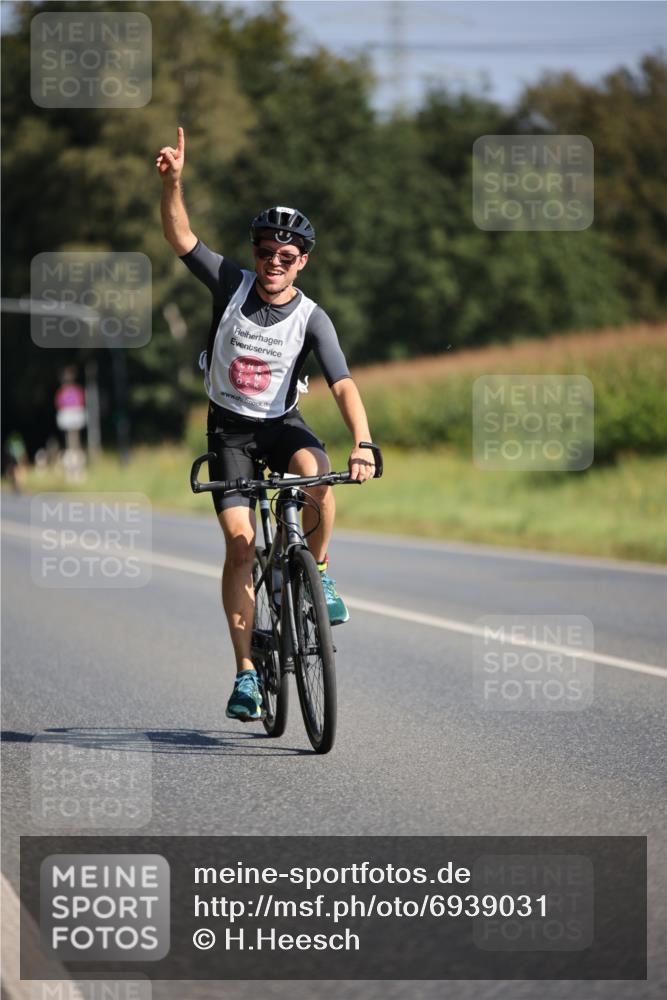 01.09.2024 - 17. Tribühne Triathlon H.Heesch http://msf.ph/oto/6939031 01.09.2024 10:28:38 Radfahren 153, 156, 256 meine-sportfotos.de