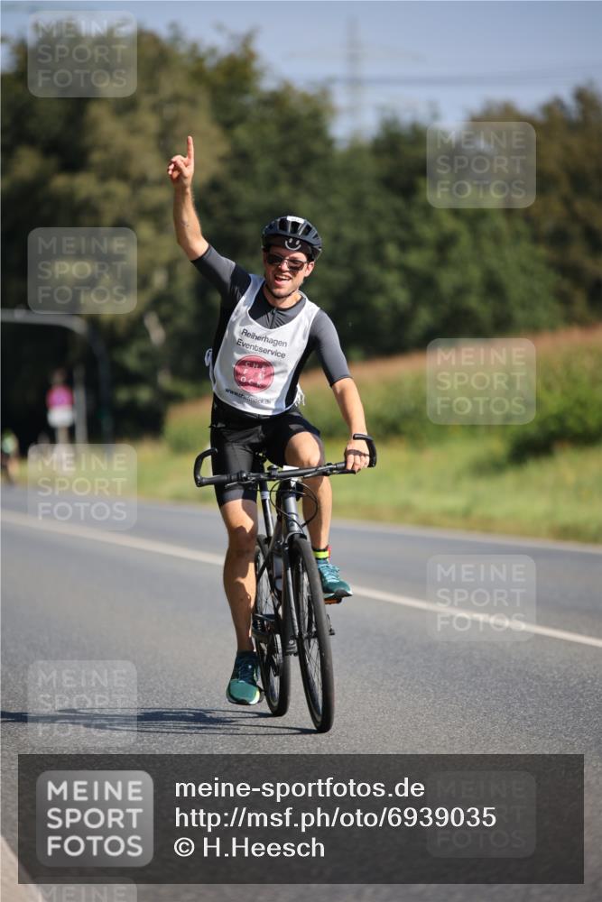 01.09.2024 - 17. Tribühne Triathlon H.Heesch http://msf.ph/oto/6939035 01.09.2024 10:28:39 Radfahren 153, 156, 256 meine-sportfotos.de