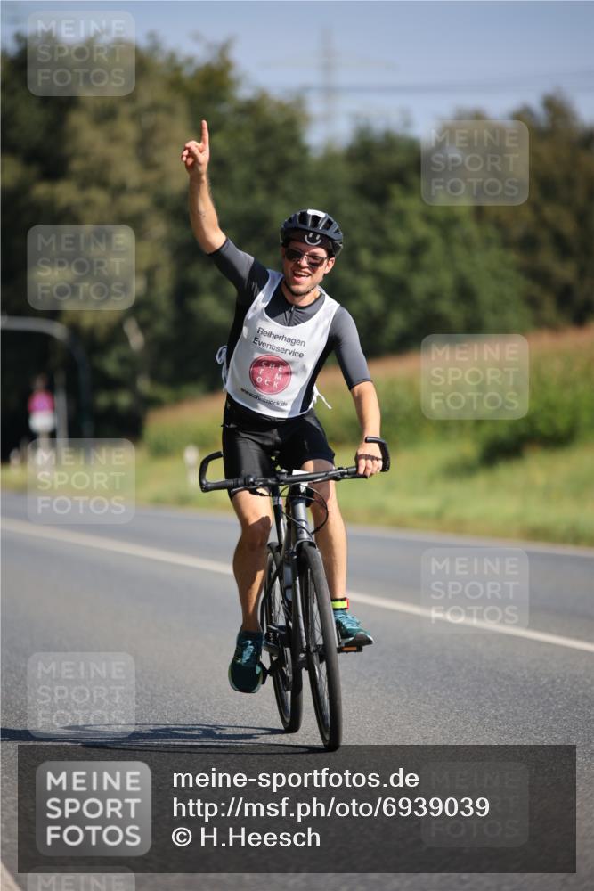 01.09.2024 - 17. Tribühne Triathlon H.Heesch http://msf.ph/oto/6939039 01.09.2024 10:28:39 Radfahren 153, 156, 256 meine-sportfotos.de