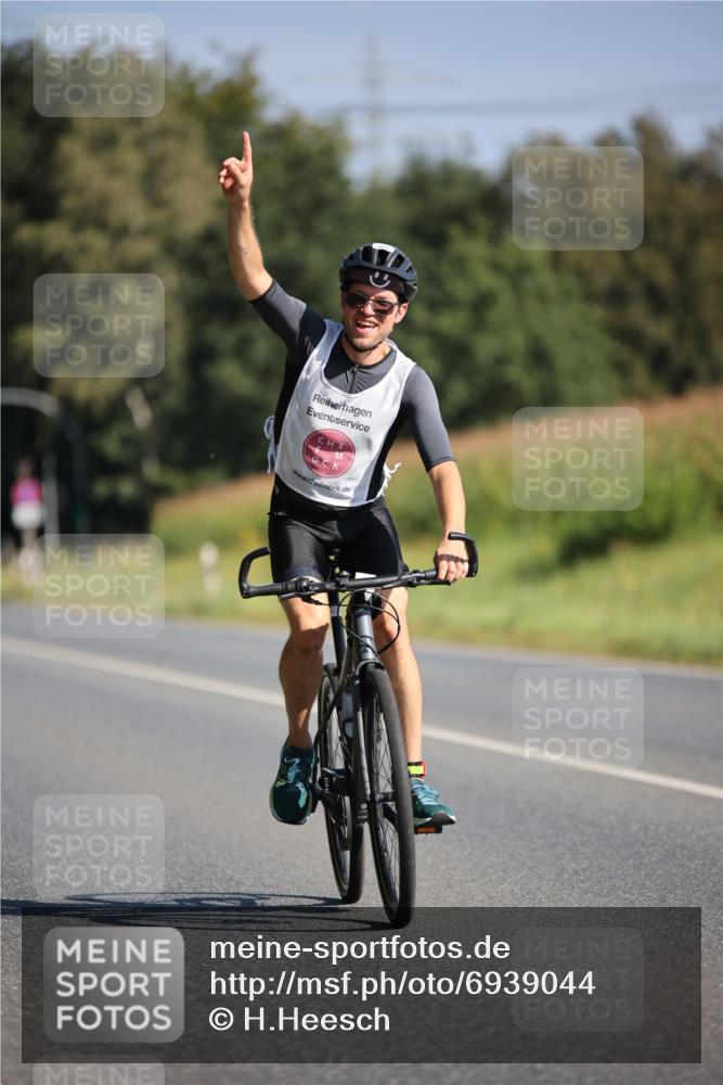 01.09.2024 - 17. Tribühne Triathlon H.Heesch http://msf.ph/oto/6939044 01.09.2024 10:28:39 Radfahren 153, 156, 256 meine-sportfotos.de