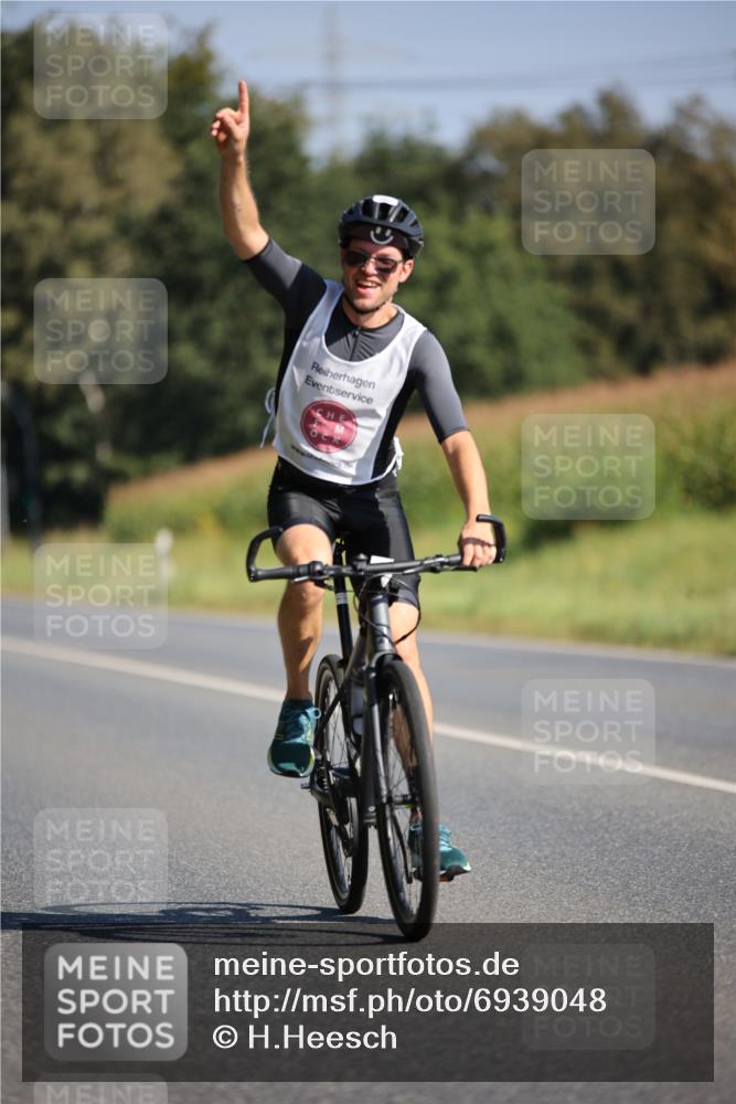 01.09.2024 - 17. Tribühne Triathlon H.Heesch http://msf.ph/oto/6939048 01.09.2024 10:28:39 Radfahren 153, 156, 256 meine-sportfotos.de