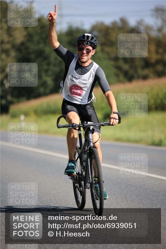 01.09.2024 - 17. Tribühne Triathlon H.Heesch http://msf.ph/oto/6939051 01.09.2024 10:28:39 Radfahren 153, 156, 256 meine-sportfotos.de