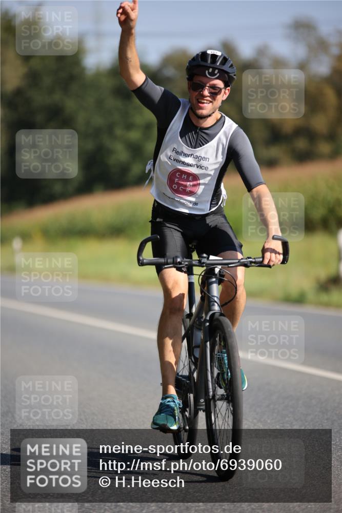 01.09.2024 - 17. Tribühne Triathlon H.Heesch http://msf.ph/oto/6939060 01.09.2024 10:28:39 Radfahren 153, 156, 256 meine-sportfotos.de