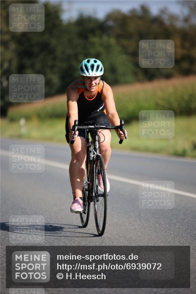 01.09.2024 - 17. Tribühne Triathlon H.Heesch http://msf.ph/oto/6939072 01.09.2024 10:28:44 Radfahren 156, 256, 285, 1065 meine-sportfotos.de