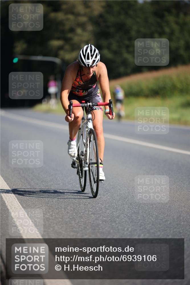 01.09.2024 - 17. Tribühne Triathlon H.Heesch http://msf.ph/oto/6939106 01.09.2024 10:28:54 Radfahren 285, 1065 meine-sportfotos.de