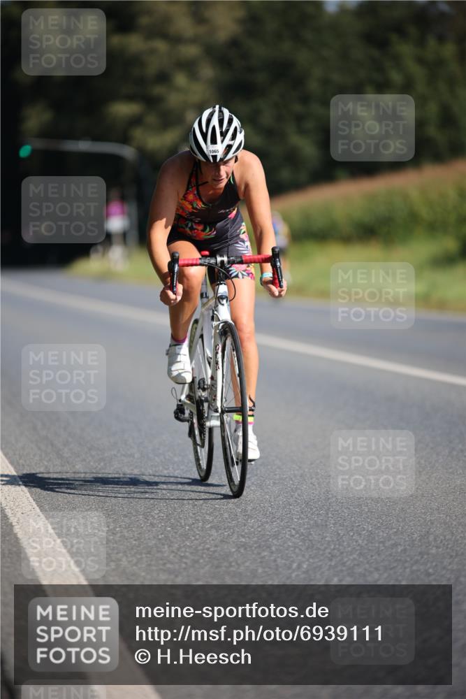 01.09.2024 - 17. Tribühne Triathlon H.Heesch http://msf.ph/oto/6939111 01.09.2024 10:28:54 Radfahren 285, 1065 meine-sportfotos.de