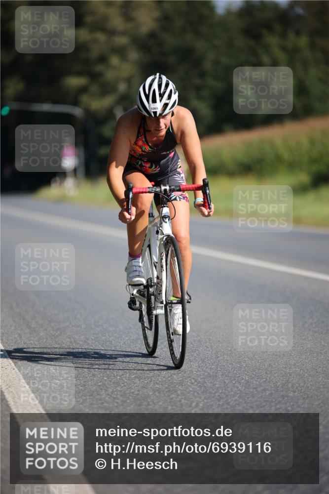 01.09.2024 - 17. Tribühne Triathlon H.Heesch http://msf.ph/oto/6939116 01.09.2024 10:28:54 Radfahren 285, 1065 meine-sportfotos.de
