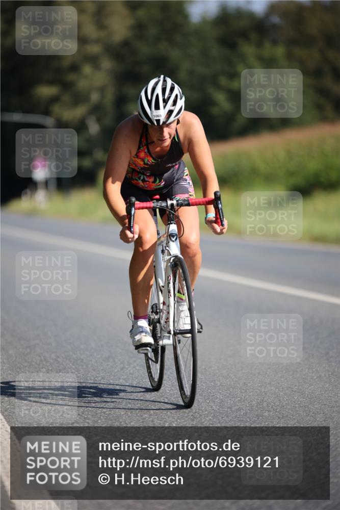 01.09.2024 - 17. Tribühne Triathlon H.Heesch http://msf.ph/oto/6939121 01.09.2024 10:28:54 Radfahren 285, 1065 meine-sportfotos.de