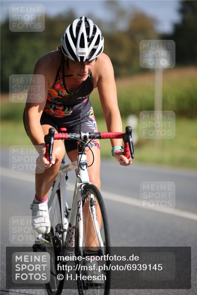 01.09.2024 - 17. Tribühne Triathlon H.Heesch http://msf.ph/oto/6939145 01.09.2024 10:28:55 Radfahren 285, 1065 meine-sportfotos.de
