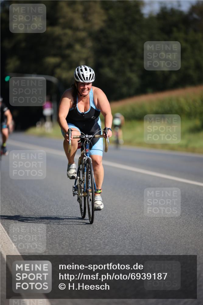 01.09.2024 - 17. Tribühne Triathlon H.Heesch http://msf.ph/oto/6939187 01.09.2024 10:29:55 Radfahren 147, 152, 181, 265, 277, 1070 meine-sportfotos.de