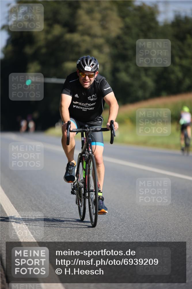 01.09.2024 - 17. Tribühne Triathlon H.Heesch http://msf.ph/oto/6939209 01.09.2024 10:29:57 Radfahren 147, 152, 181, 265, 277, 296, 1070 meine-sportfotos.de