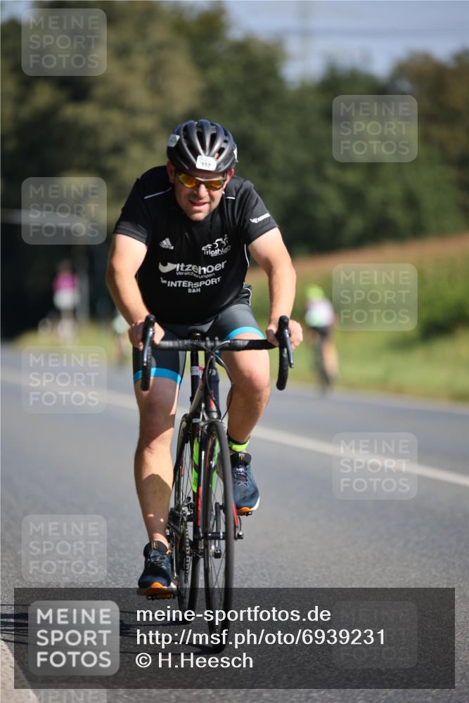 01.09.2024 - 17. Tribühne Triathlon H.Heesch http://msf.ph/oto/6939231 01.09.2024 10:29:57 Radfahren 147, 152, 181, 265, 277, 296, 1070 meine-sportfotos.de