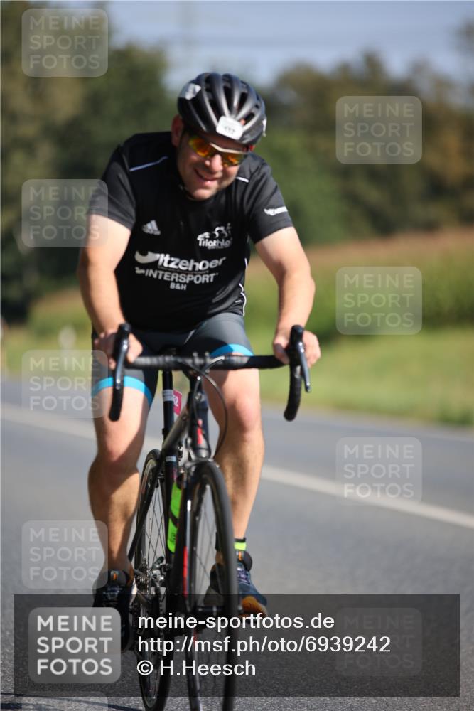 01.09.2024 - 17. Tribühne Triathlon H.Heesch http://msf.ph/oto/6939242 01.09.2024 10:29:58 Radfahren 152, 181, 265, 277, 296, 1070 meine-sportfotos.de