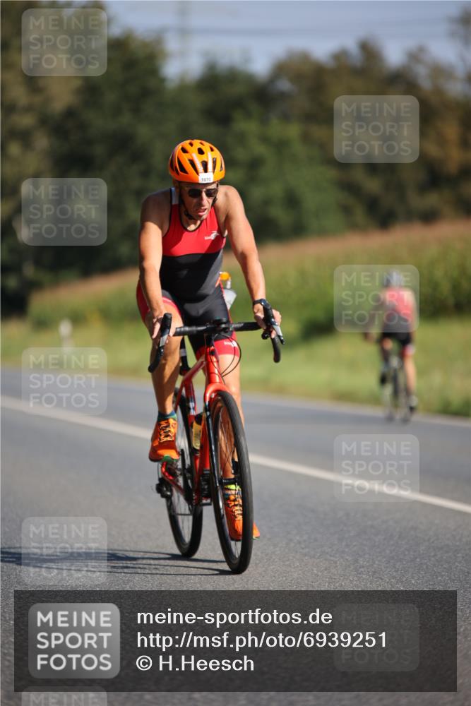 01.09.2024 - 17. Tribühne Triathlon H.Heesch http://msf.ph/oto/6939251 01.09.2024 10:30:04 Radfahren 277, 296, 1070 meine-sportfotos.de