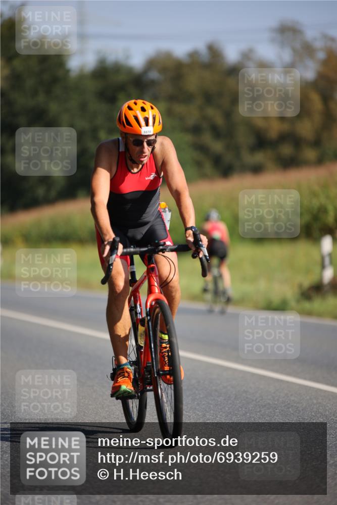 01.09.2024 - 17. Tribühne Triathlon H.Heesch http://msf.ph/oto/6939259 01.09.2024 10:30:04 Radfahren 277, 296, 1070 meine-sportfotos.de