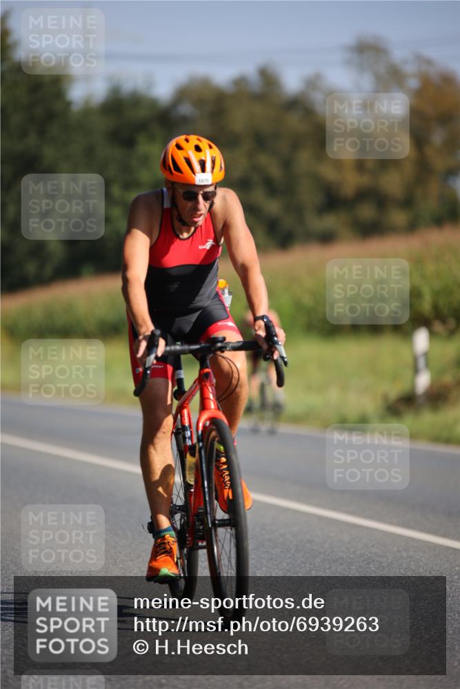 01.09.2024 - 17. Tribühne Triathlon H.Heesch http://msf.ph/oto/6939263 01.09.2024 10:30:04 Radfahren 277, 296, 1070 meine-sportfotos.de
