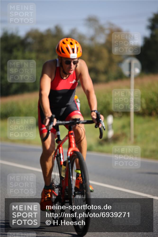 01.09.2024 - 17. Tribühne Triathlon H.Heesch http://msf.ph/oto/6939271 01.09.2024 10:30:05 Radfahren 277, 296, 1070, 1074 meine-sportfotos.de