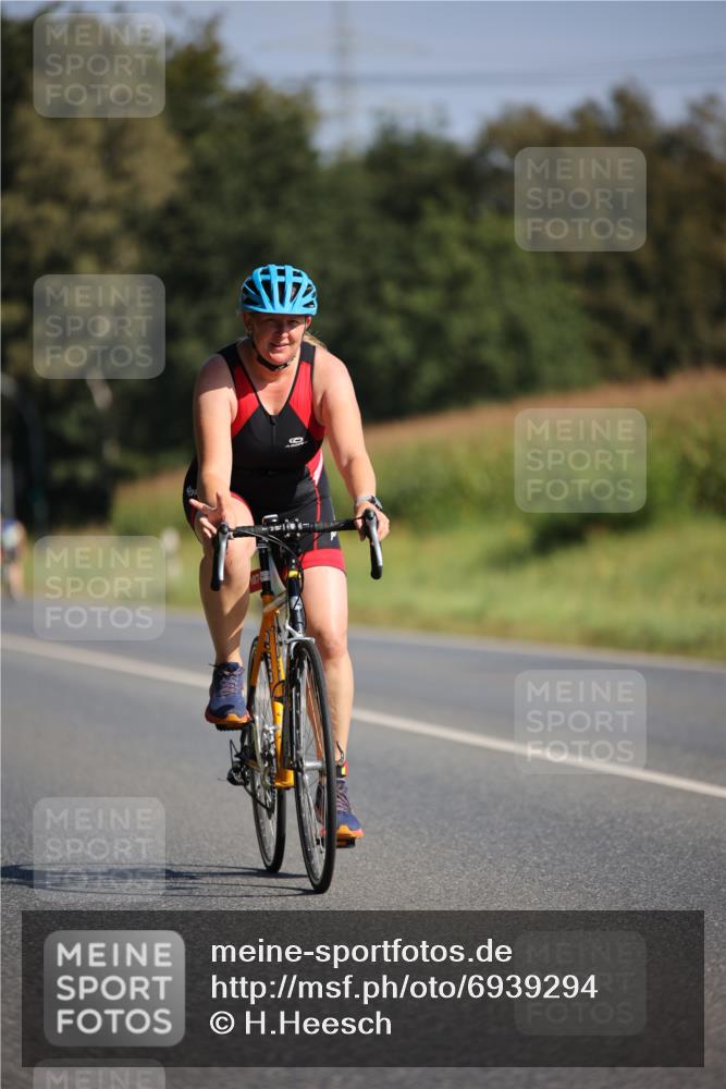 01.09.2024 - 17. Tribühne Triathlon H.Heesch http://msf.ph/oto/6939294 01.09.2024 10:30:14 Radfahren 1074 meine-sportfotos.de