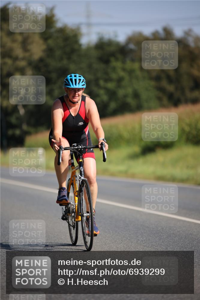 01.09.2024 - 17. Tribühne Triathlon H.Heesch http://msf.ph/oto/6939299 01.09.2024 10:30:14 Radfahren 1074 meine-sportfotos.de