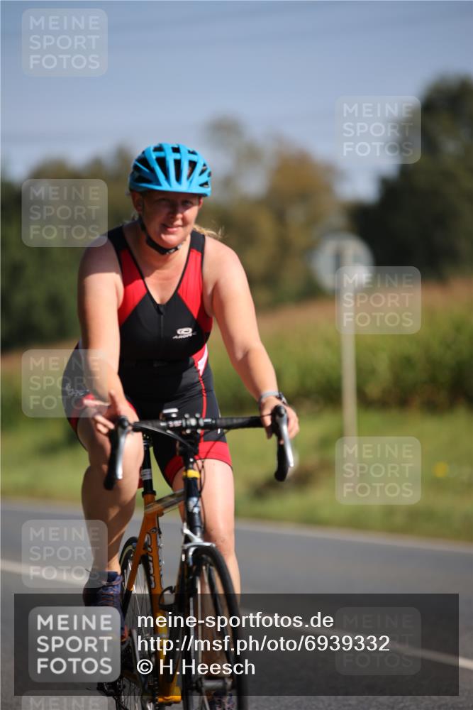 01.09.2024 - 17. Tribühne Triathlon H.Heesch http://msf.ph/oto/6939332 01.09.2024 10:30:15 Radfahren 1074 meine-sportfotos.de