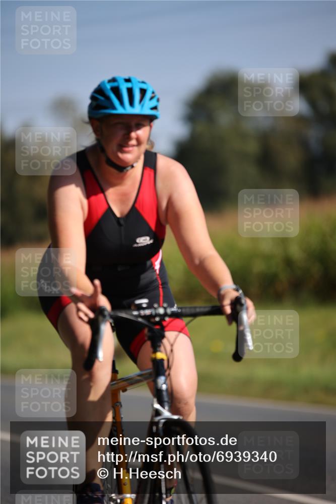 01.09.2024 - 17. Tribühne Triathlon H.Heesch http://msf.ph/oto/6939340 01.09.2024 10:30:15 Radfahren 1074 meine-sportfotos.de