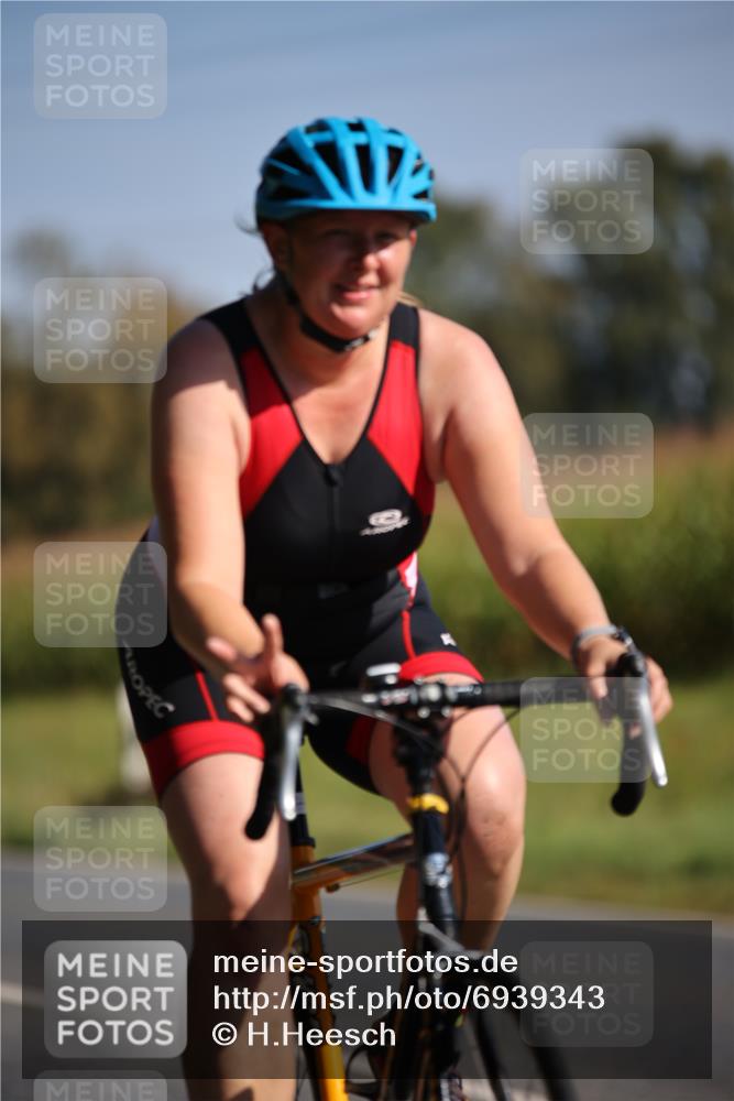 01.09.2024 - 17. Tribühne Triathlon H.Heesch http://msf.ph/oto/6939343 01.09.2024 10:30:15 Radfahren 1074 meine-sportfotos.de