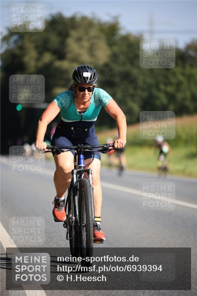 01.09.2024 - 17. Tribühne Triathlon H.Heesch http://msf.ph/oto/6939394 01.09.2024 10:30:52 Radfahren 150, 200, 267, 272, 293, 297, 1071 meine-sportfotos.de
