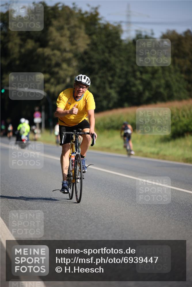 01.09.2024 - 17. Tribühne Triathlon H.Heesch http://msf.ph/oto/6939447 01.09.2024 10:31:00 Radfahren 213, 231, 272, 297, 1071 meine-sportfotos.de