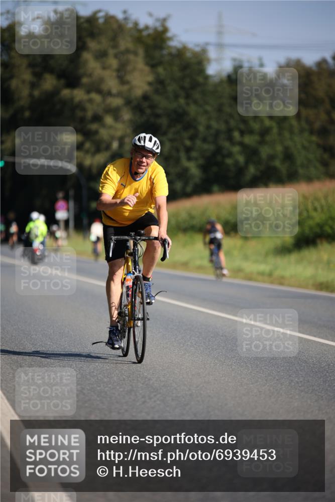 01.09.2024 - 17. Tribühne Triathlon H.Heesch http://msf.ph/oto/6939453 01.09.2024 10:31:00 Radfahren 213, 231, 272, 297, 1071 meine-sportfotos.de